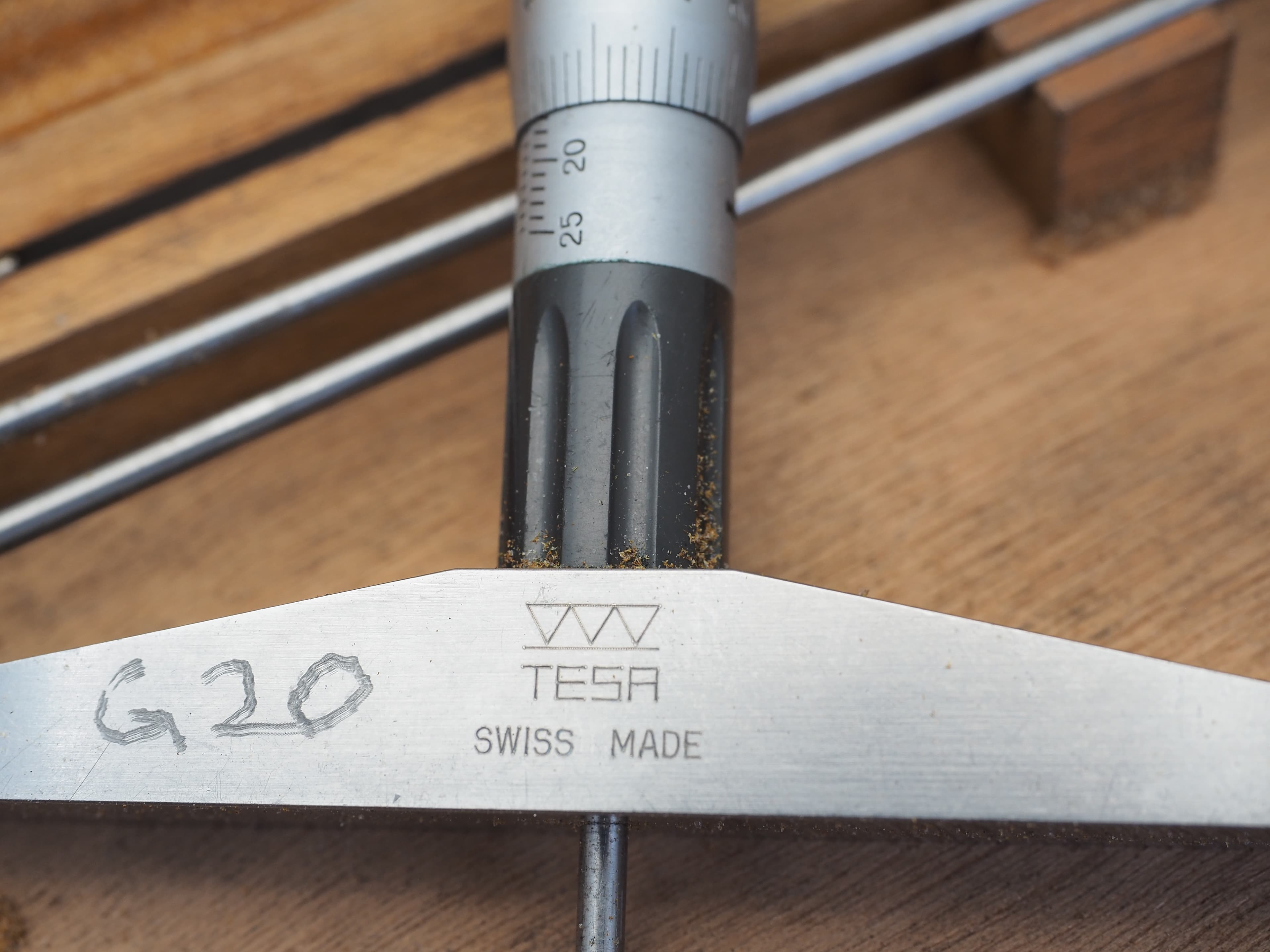 TESA Tiefenmikrometer-Satz Swiss Made mit Verlängerungsstäben im Holzkasten