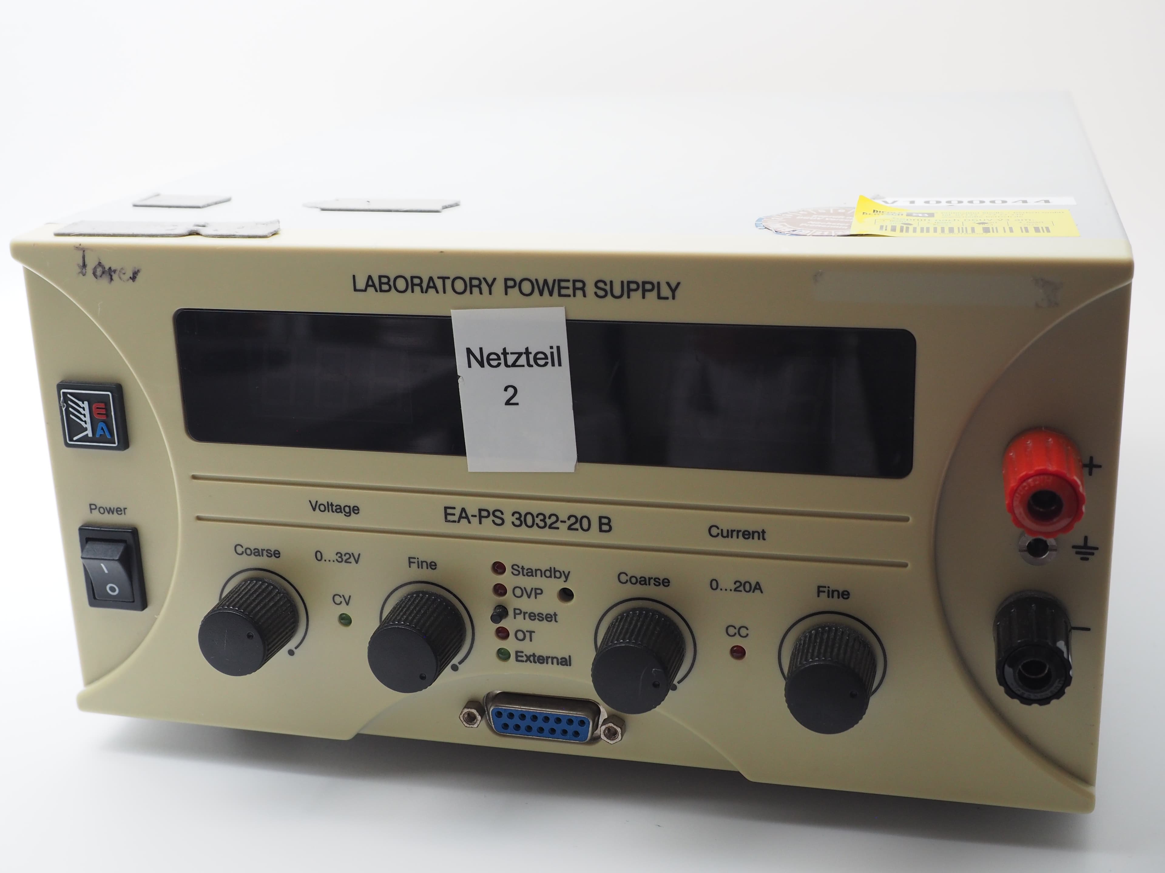 Als Elektro-Automatik PS 3032-20 B bezeichnetes Labornetzteil