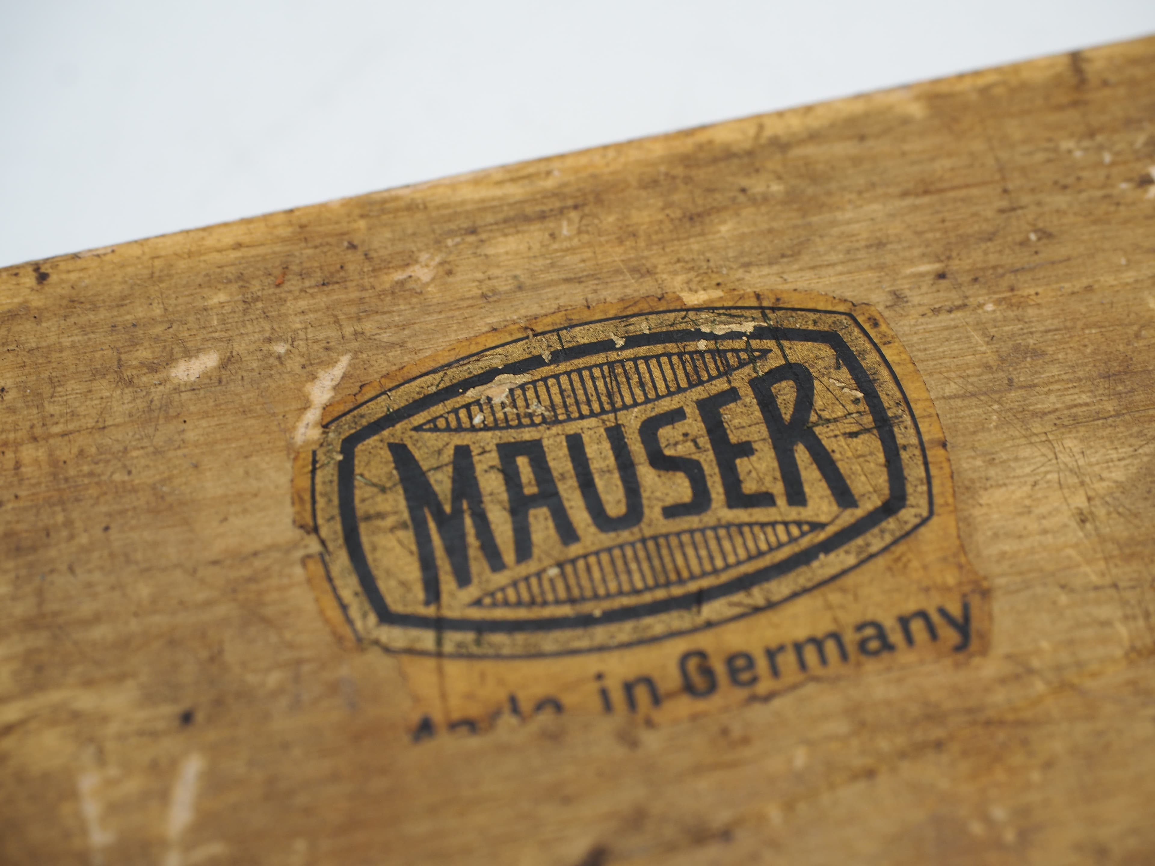 Mauser Tiefenmessschraube mit Messstaeben im Holzkasten