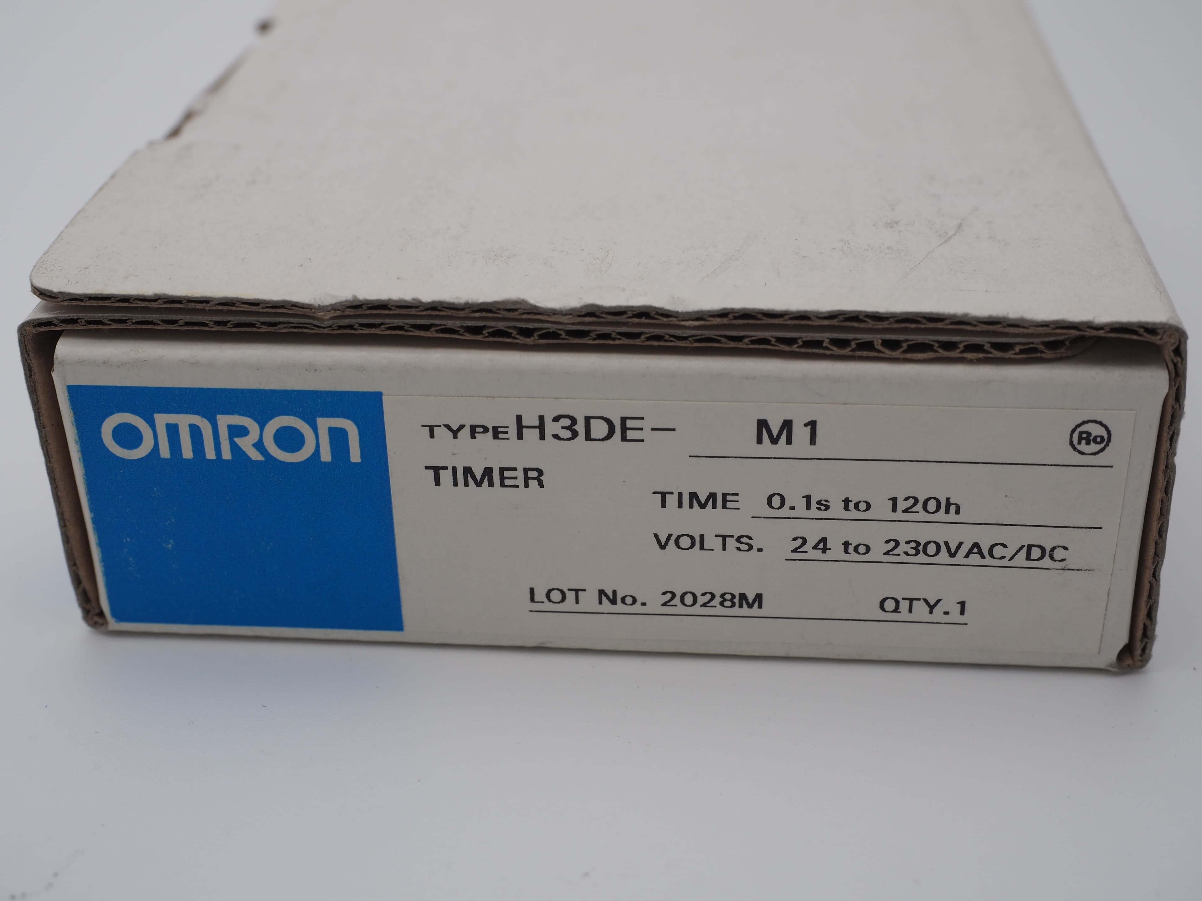 Zeitrelais Omron H3DE-M1 AC-DC24-230 LOT 2028M mit Karton