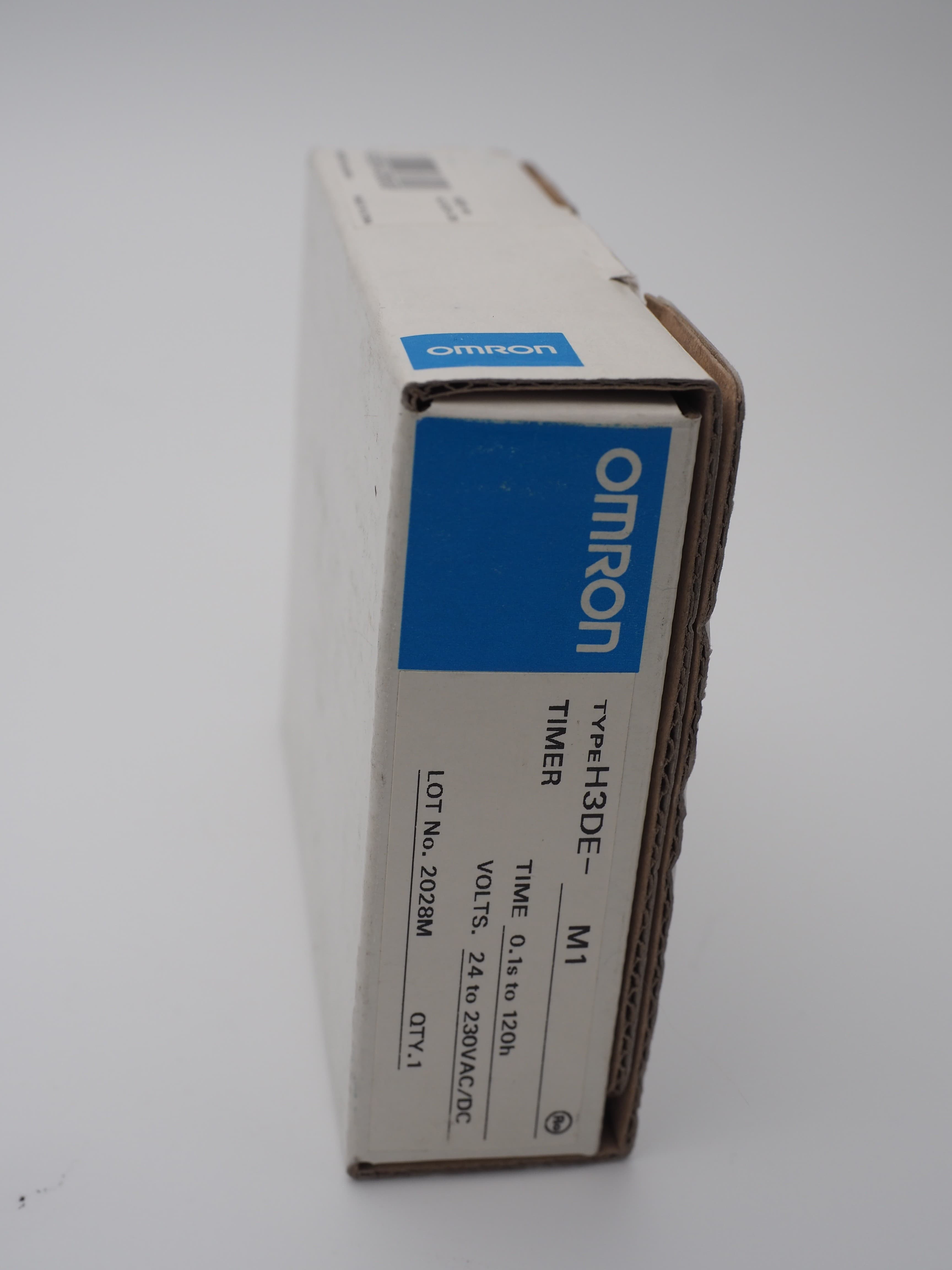 Zeitrelais Omron H3DE-M1 AC-DC24-230 LOT 2028M mit Karton