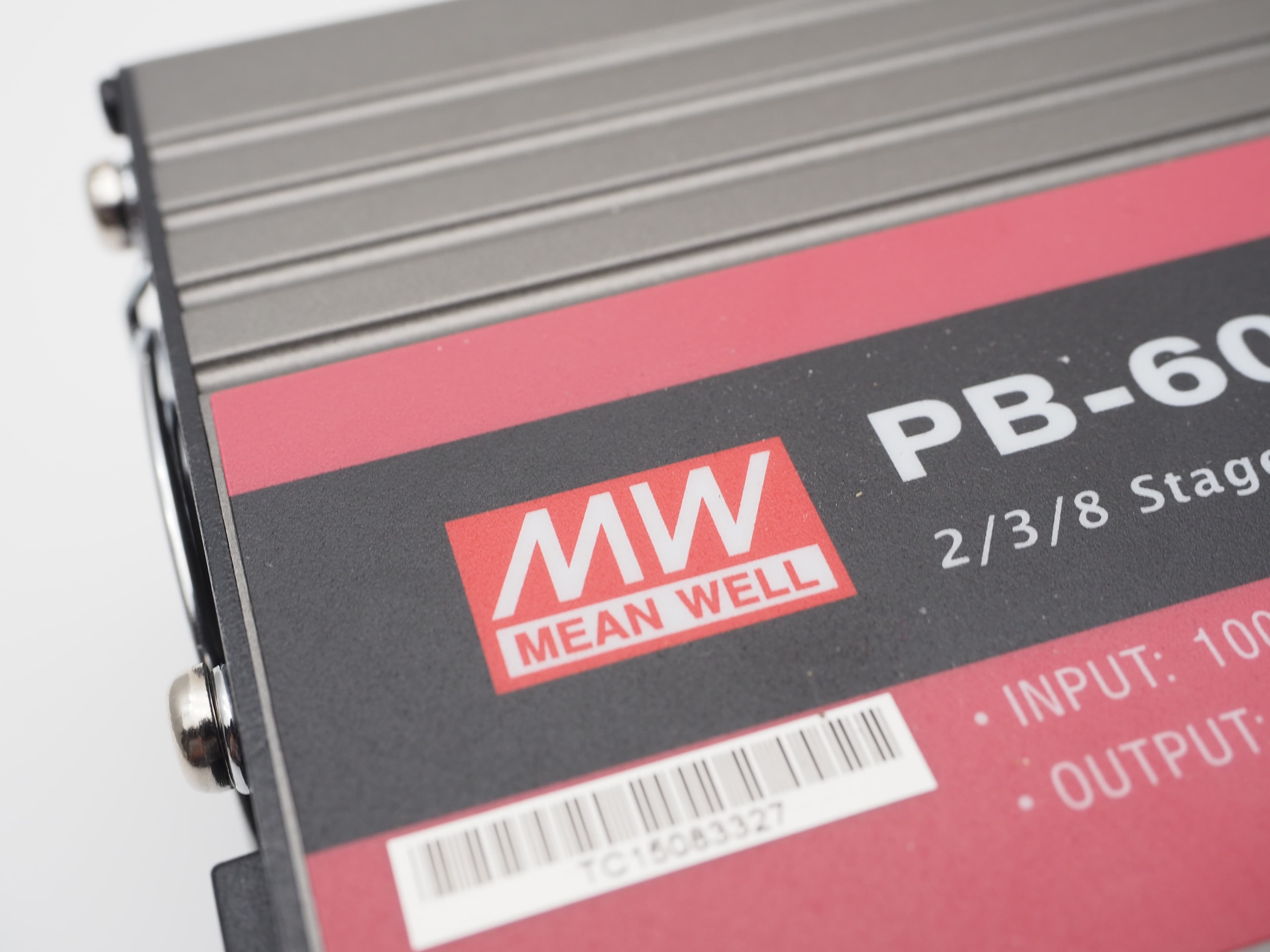 Mean Well PB-600-12 Batterieladegeraet 12 V mit Karton und Netzkabel