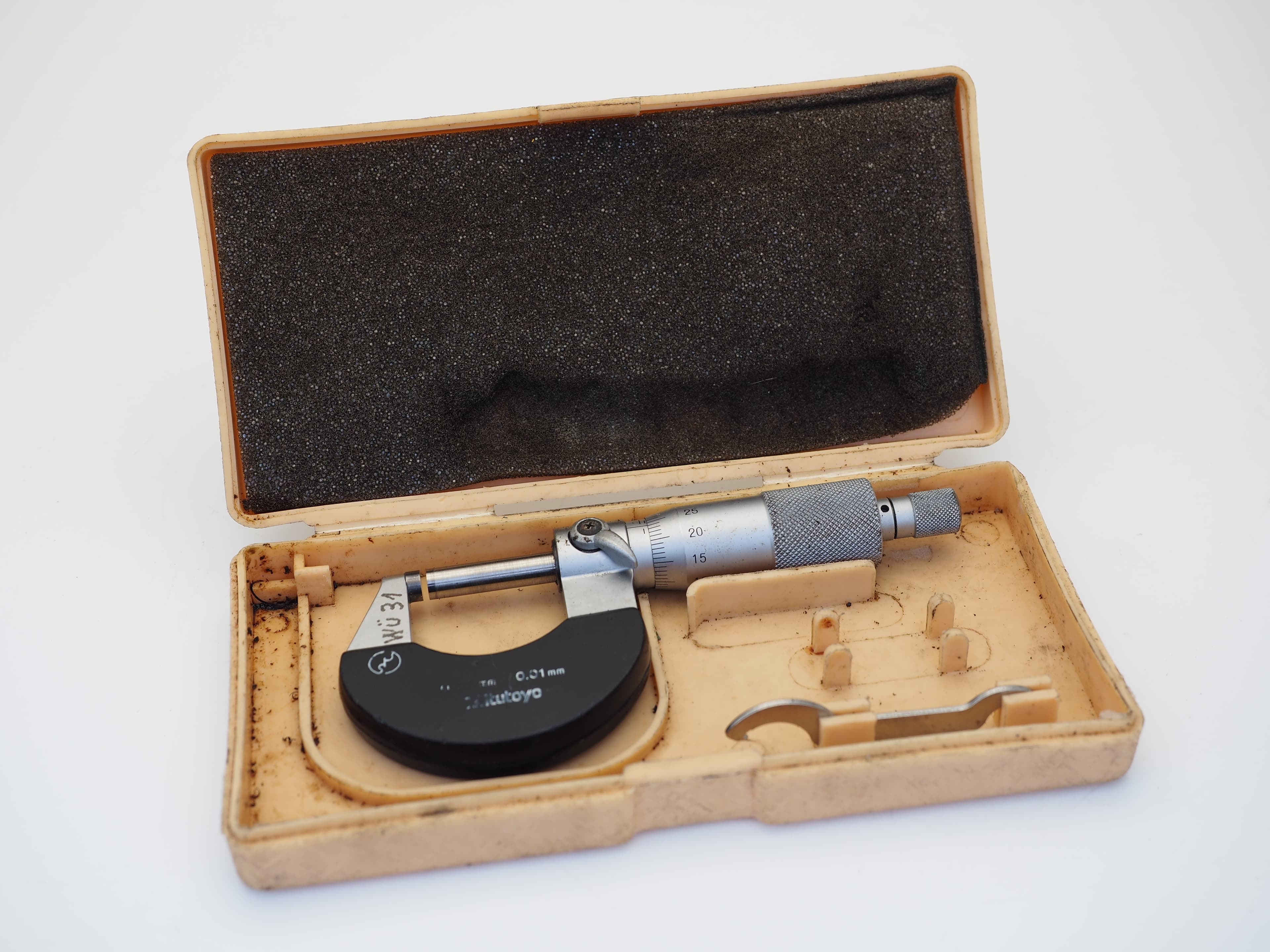 Mitutoyo Bügelmessschraube Außenmikrometer 0–25 mm, 0,01 mm, mit Koffer
